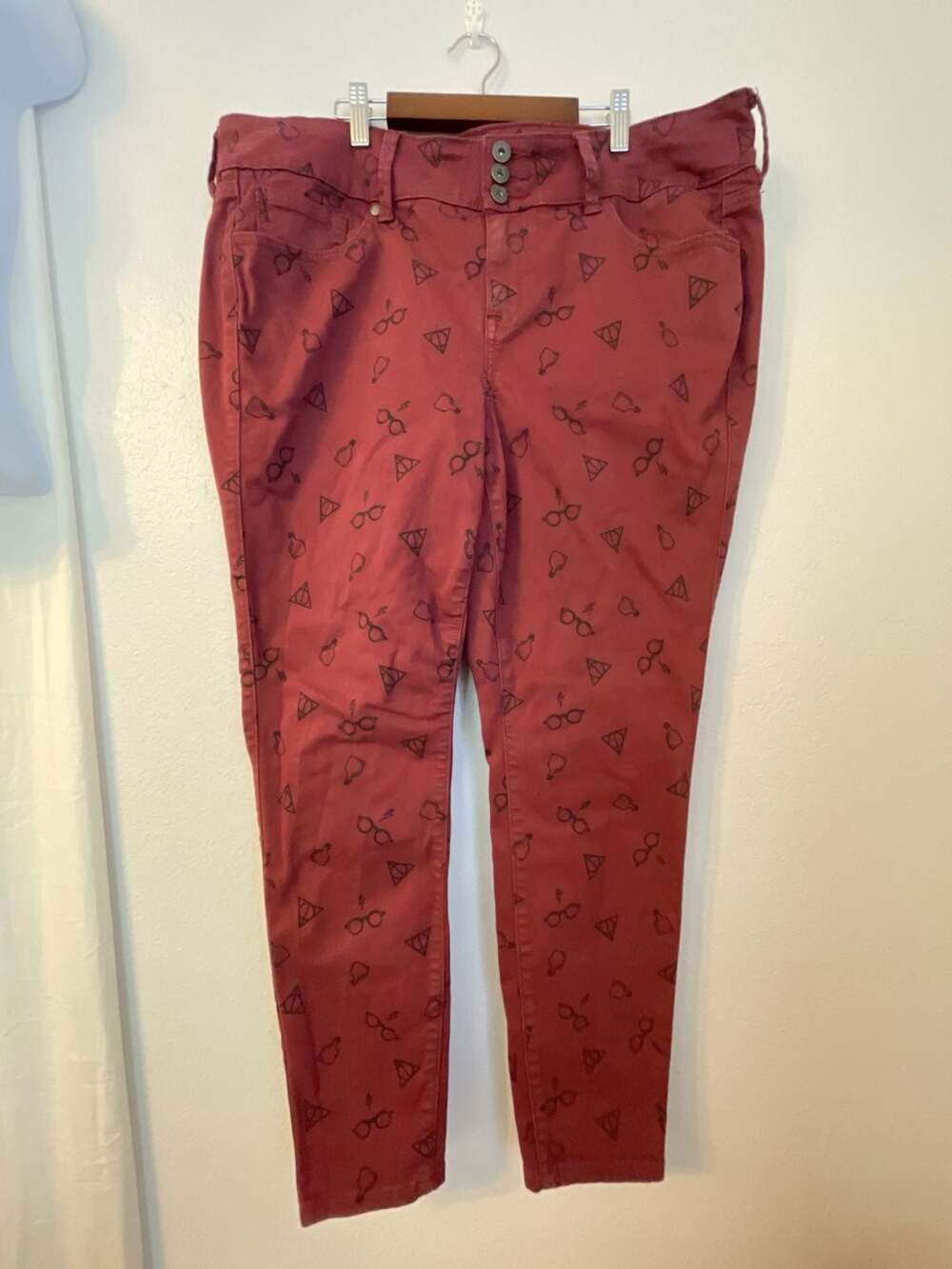 Harry Potter Maroon Icon All-Over Print Skinny Pants Size 16
Stretch
Wizard